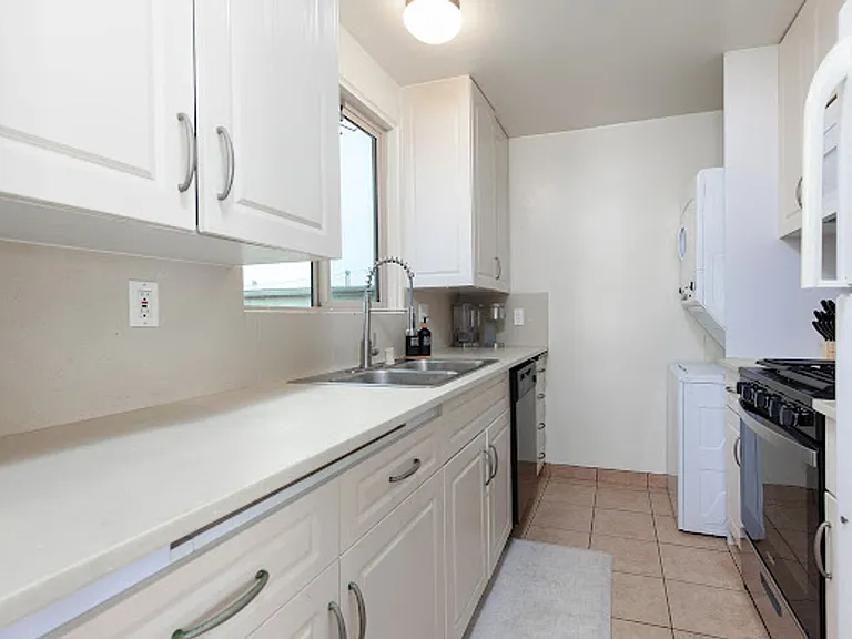 725 Santa Barbara Pl — Photo 20