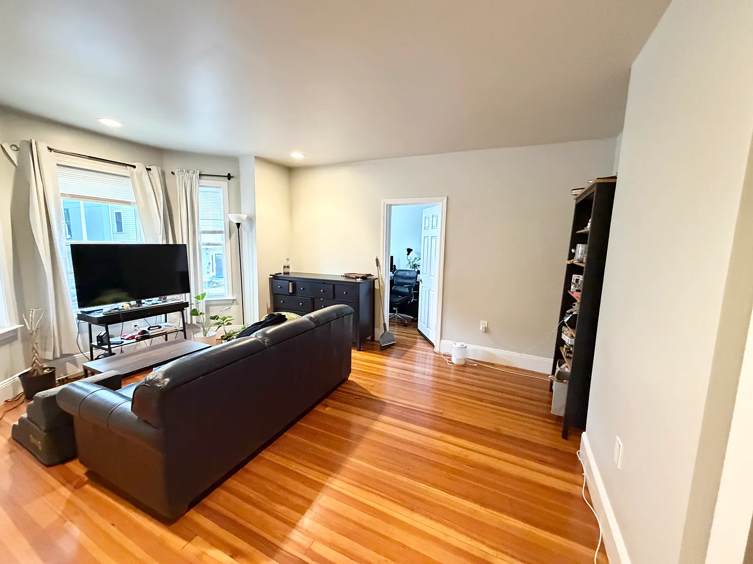 2 bed, 1000 sqft, $2,600 — Photo 1