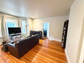 11 Glenway St, Boston, MA