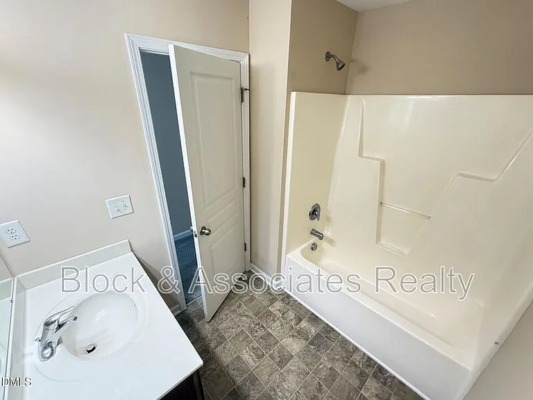 705 Keystone Park Dr #26 — Photo 23