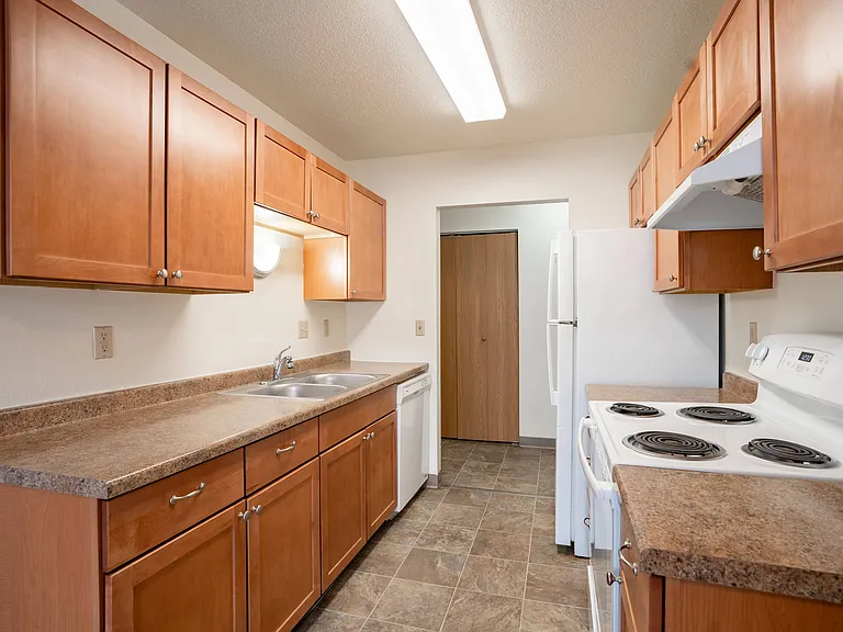 Fargo, ND Long Island Apartments | 2175B | Kitchen