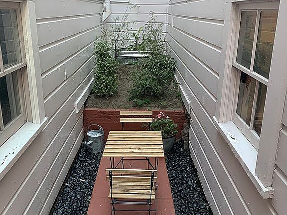 3rd image of 2605 Sacramento St