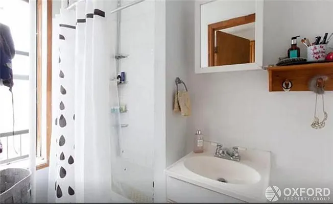 Rented by Oxford Property Group | media 29