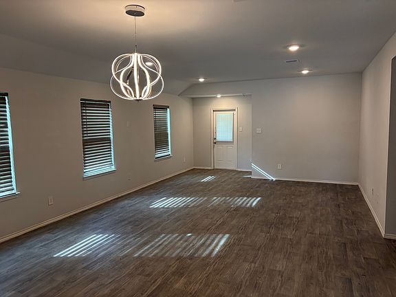 5th image of 103 Pecos Dr