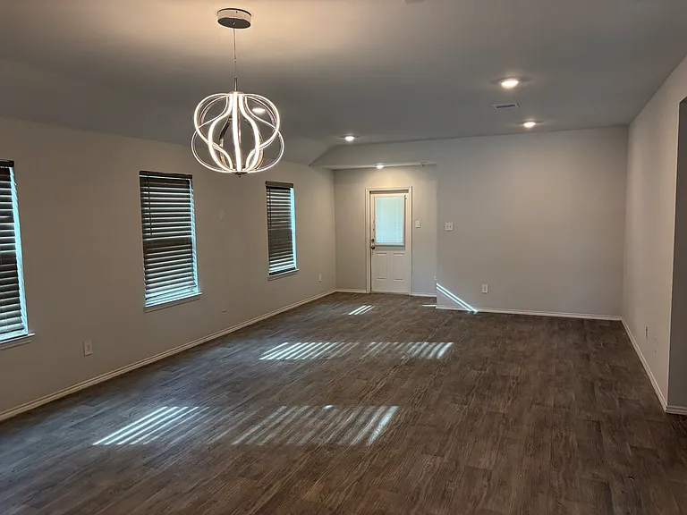 103 Pecos Dr — Photo 5