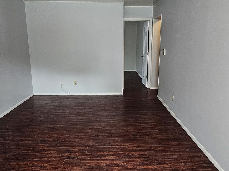 2nd image of 2414 Lakeshore Dr APT A