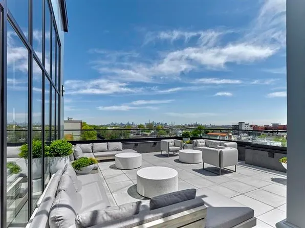 260 Avenue East image 22 of 24