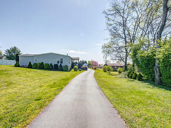 3rd image of 1323 Barry Ln