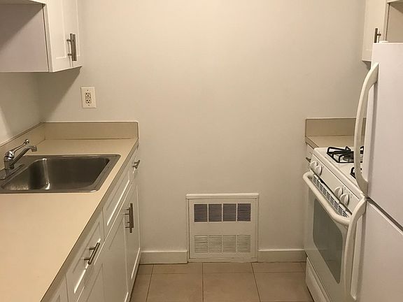 3rd image of 132 W 112th St APT 2E