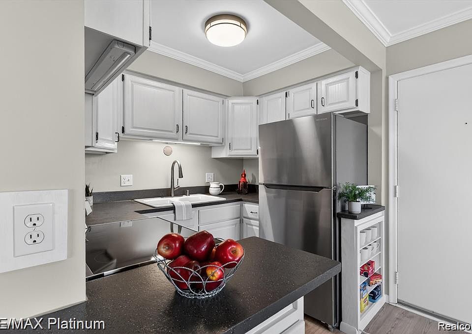 5980 Alan Dr Apt 8, photo 10