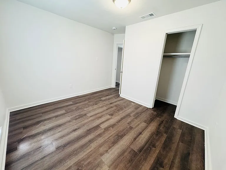 2127 N 71st Ave — Photo 12