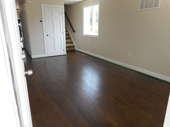 4th image of 325 Dongan Hills Ave