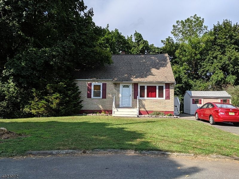 2nd image of 39 Riverview Cir