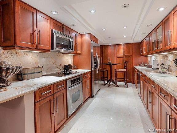 4th image of 1121 Crandon Blvd APT E1003