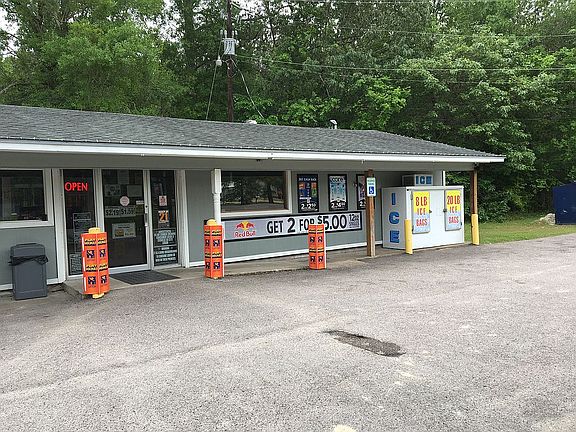 3rd image of 1001 Pinewood Blvd