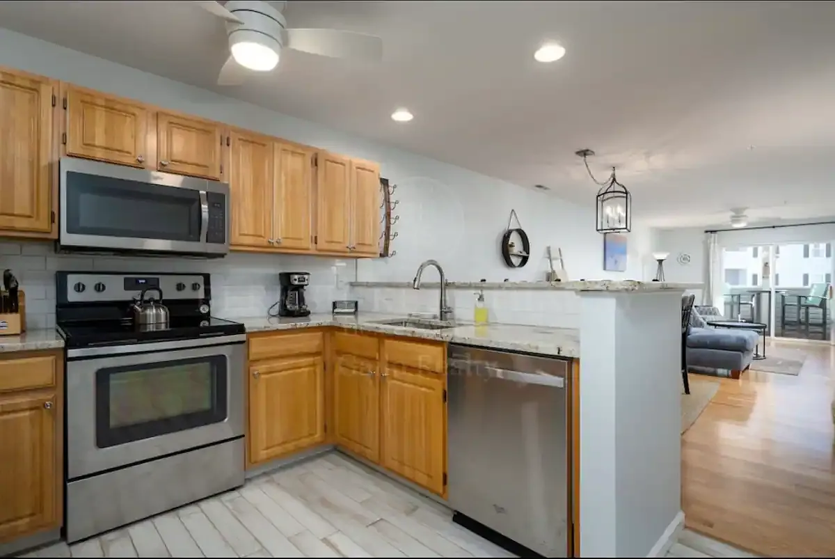 2 bed, 1040 sqft, $2,000 — Photo 3