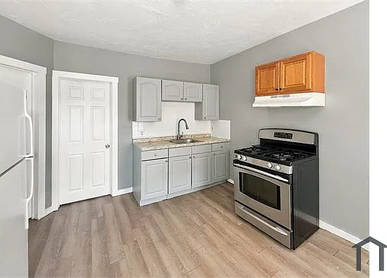 142 Jewett St — Photo 2