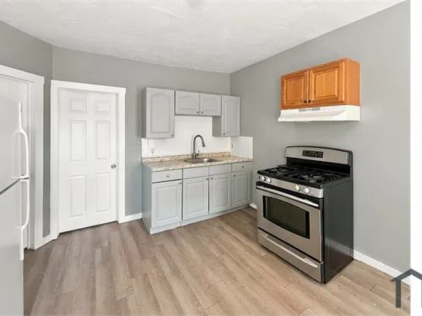 142 Jewett St, Lowell, MA