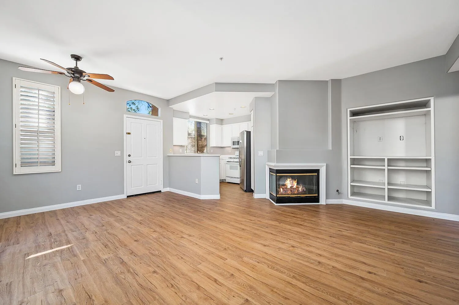2 bed, 1000 sqft, $3,400 — Photo 3