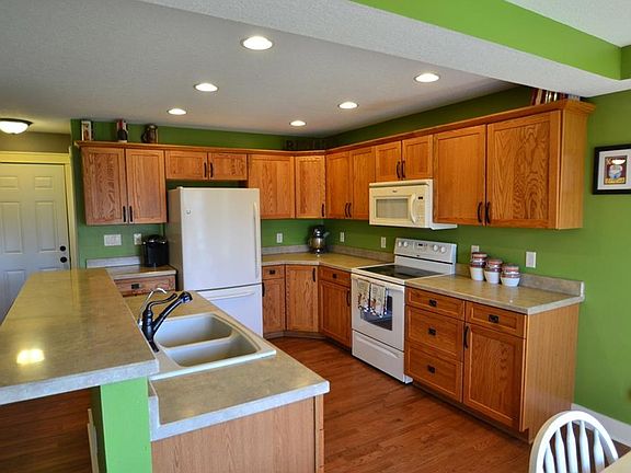 4th image of 302 Walnut Dr NW