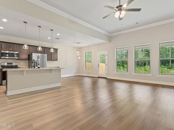 3rd image of 3766 Hamilton Dr
