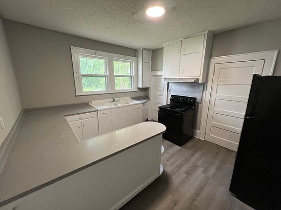 4th image of 517 Peronneau St