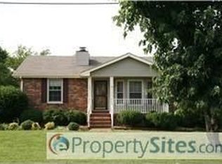 107 Glen Oak Ct E, Hendersonville, TN 37075