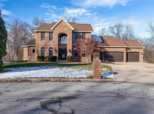 128 Village Dr, East Peoria, IL 61571