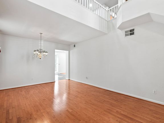 5th image of 663 Railroad Ave