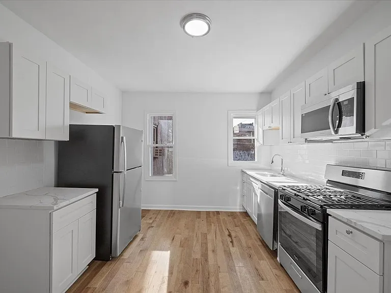 4100 Howley St — Photo 4