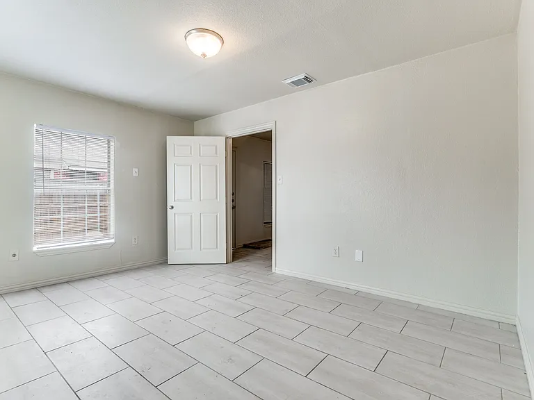 7909 Wanebe Dr #7911 — Photo 1