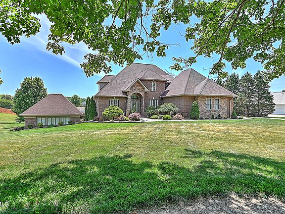 3rd image of 3625 Holly Creek Rd