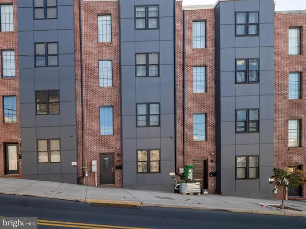 123 Shurs Ln, Philadelphia, PA 19127
