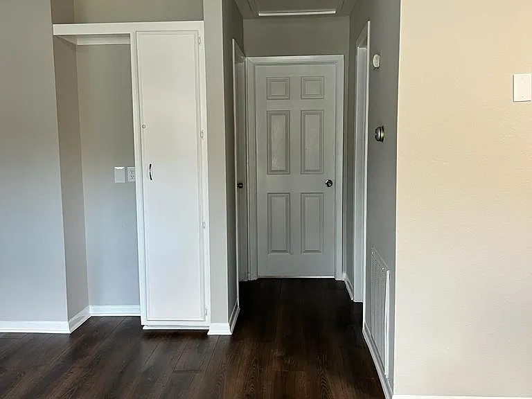 1412 Avenue C — Photo 21