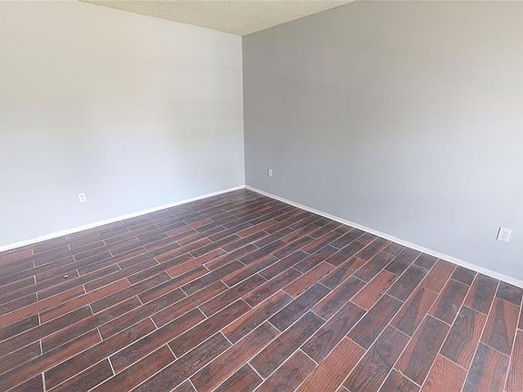 4th image of 4217 Green Meadow Dr