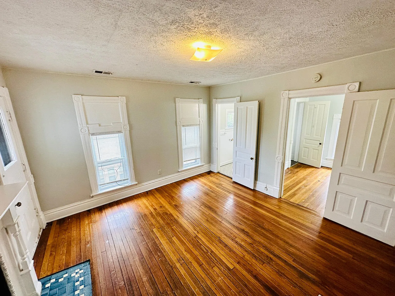 2 bed, 1090 sqft, $1,550 — Photo 3