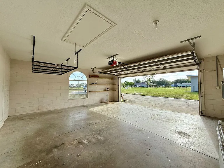 11400 Lovers Ln — Photo 27