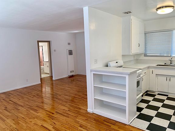 5th image of 934 N Gardner St APT 3