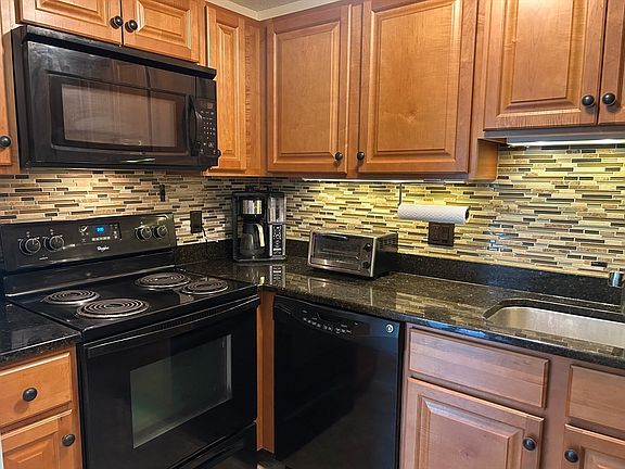 2nd image of 18 Fountain Ln APT 10