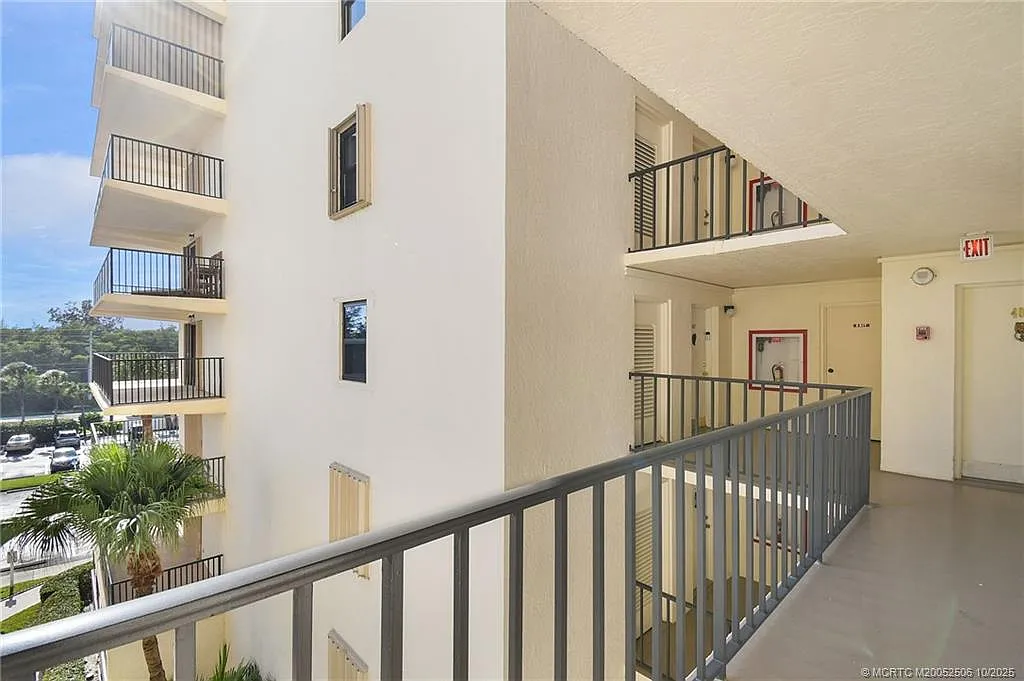 3 bed, 2.0 bath, 1372 sqft, $3,000 — Photo 3