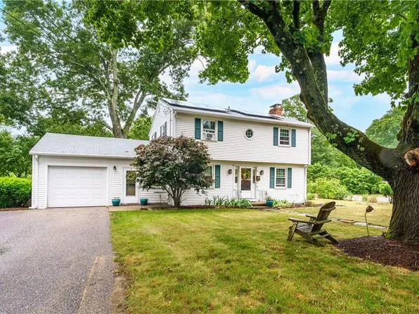 66 Oakdale Rd, North Kingstown, RI 02852