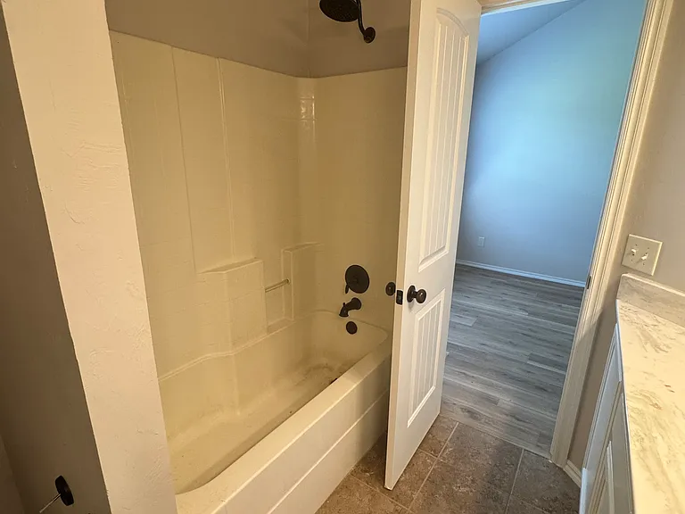 4408 Brooklyn Ave — Photo 16
