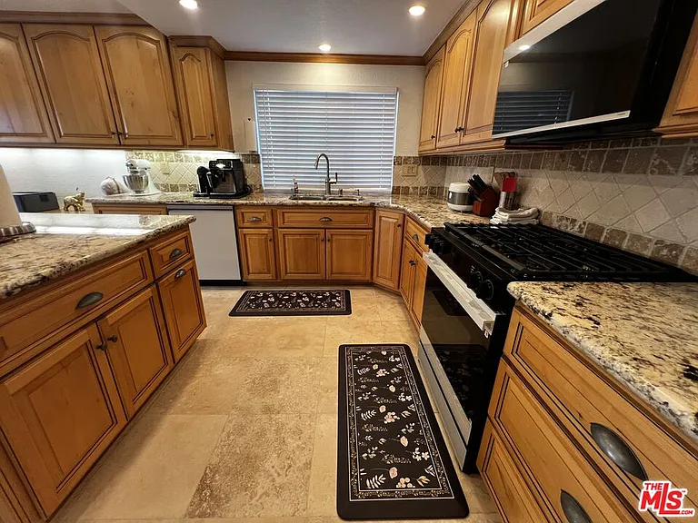 7825 Seaglen Dr #34 — Photo 22