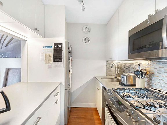 3rd image of 270 W 17th St APT 17D