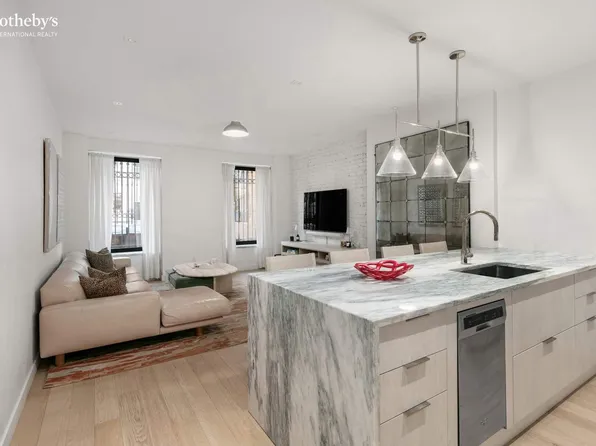 130 East 61st Street image 1 of 19