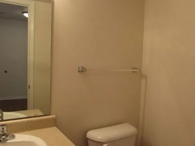 118 Andrews Dr — Photo 3