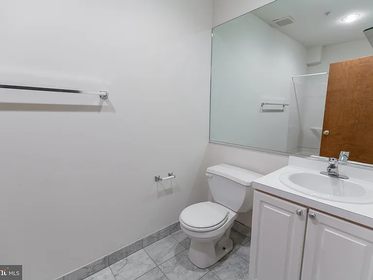 1411-2 Walnut St #1206 — Photo 17
