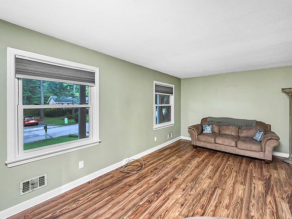 3rd image of 137 Canterfield Rd
