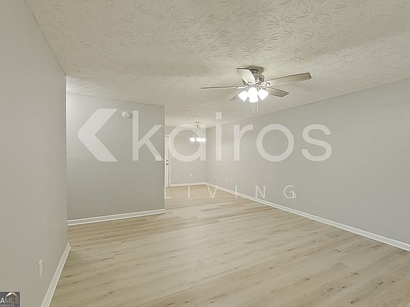 4th image of 320 Deerpark Dr