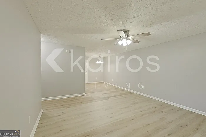 320 Deerpark Dr — Photo 4
